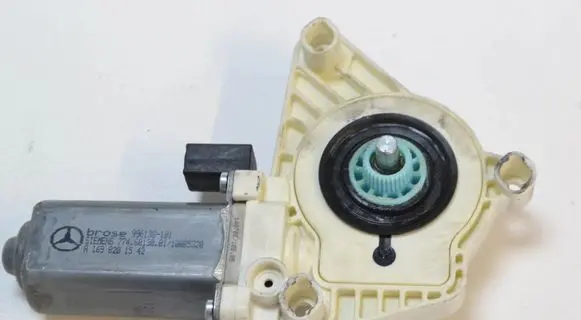 Nissan Note (E11) Front door window regulator motor A1698201542