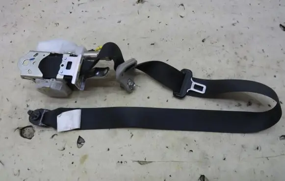 Suzuki SX4 S-Cross Front seatbelt N088701
