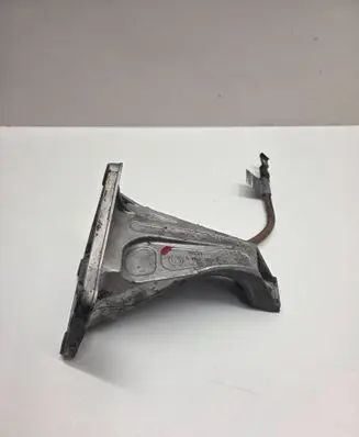 Engine mounting bracket