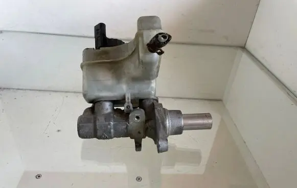 Volkswagen PASSAT B6 Master brake cylinder
