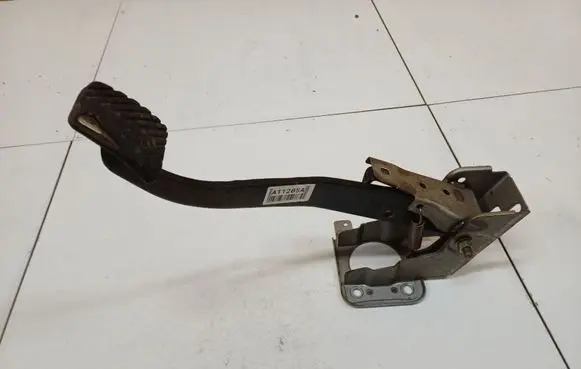 Hyundai Santa Fe Brake pedal 