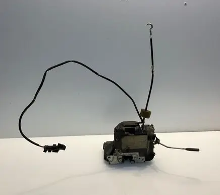 Mercedes-Benz E W211 Front door lock 2117200635 A2117200635