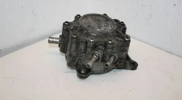 Volkswagen PASSAT B6 Vacuum pump 03G145209C