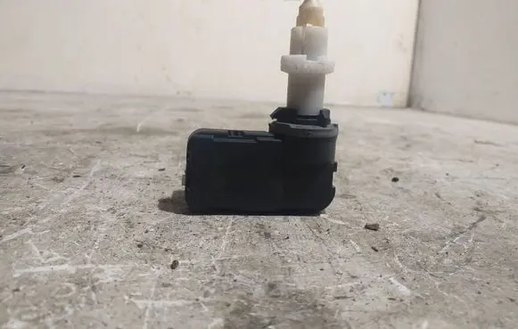 Headlight level adjustment motor