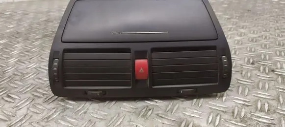 Skoda Octavia Mk2 (1Z) Dash center air vent grill 1Z0820951