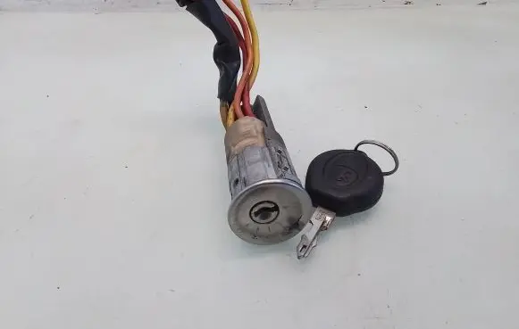 Peugeot 206 Ignition lock 369023