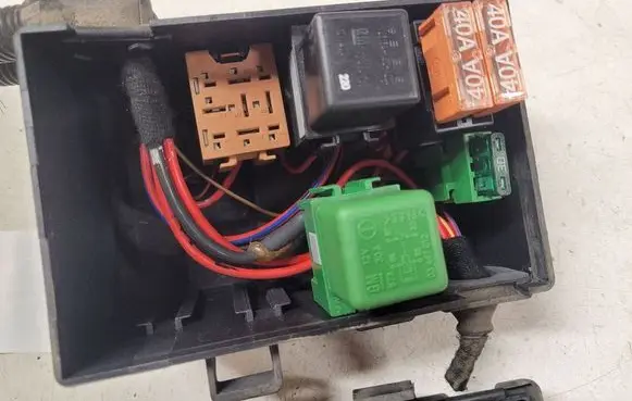 Opel Zafira A Fuse box set 90560119 2945 09132702