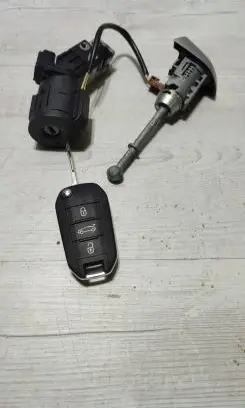Opel Corsa F Ignition lock 9663123380
