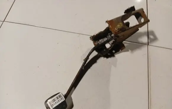Nissan Almera Tino Clutch pedal 