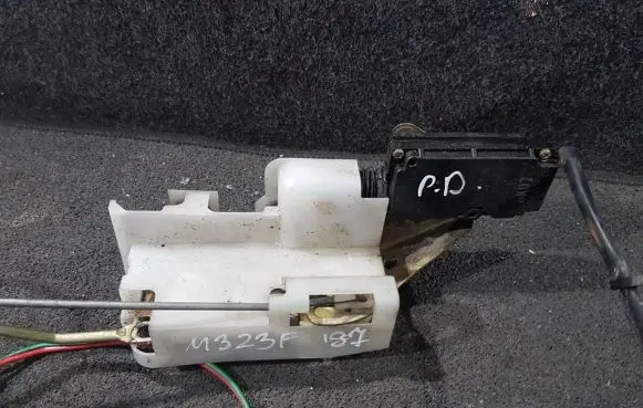 Mazda 323 F Front door lock