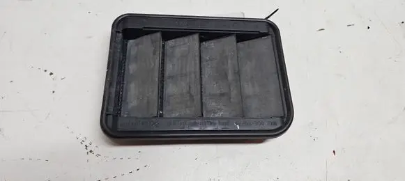 BMW 2 F22 F23 Quarter panel pressure vent 9201647