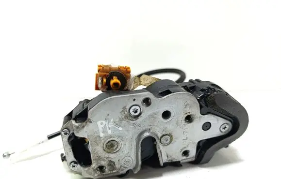 Opel Insignia A Front door lock