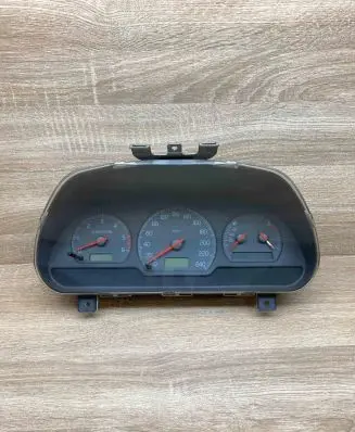Volvo V40 Speedometer (instrument cluster) 30857484
