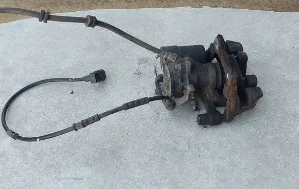 BMW 2 F45 Rear brake caliper 6798958