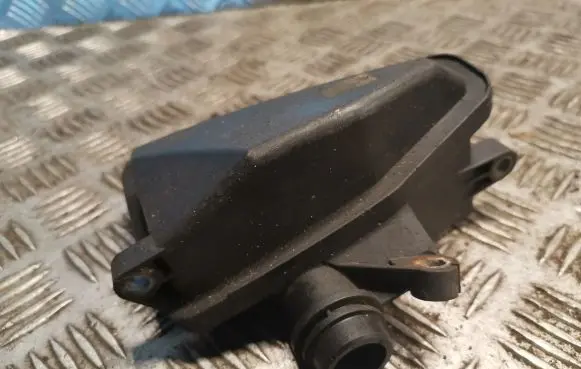Mercedes-Benz C W203 Intake resonator 6421400087