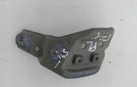 Toyota Avensis T270 Fender mounting bracket
