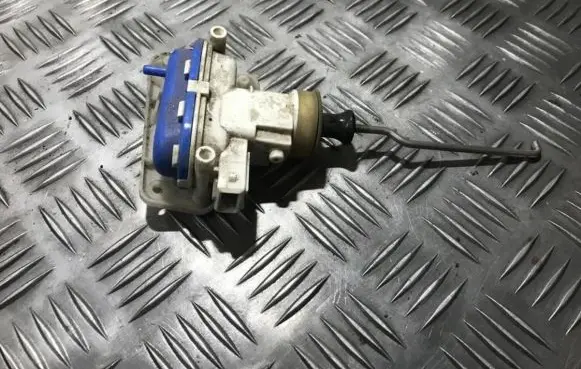 Audi 80 90 B3 Central locking vacuum pump 893862123