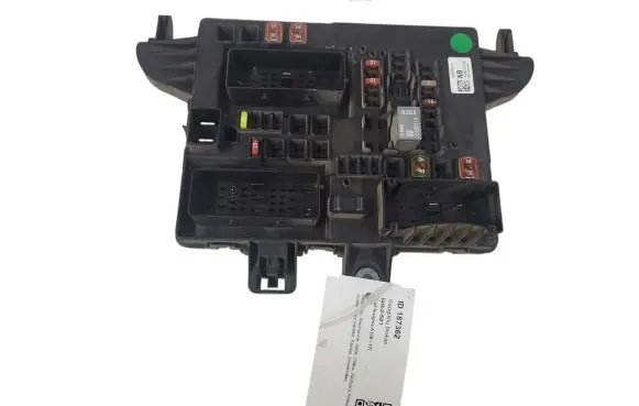 Opel Insignia A Fuse module 1327731801