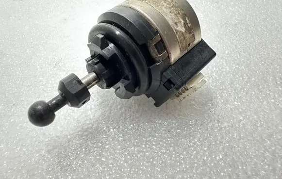 Audi A6 S6 C7 4G Headlight level adjustment motor 4G0941293