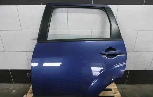 Mitsubishi Outlander Rear door