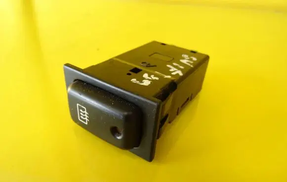 Suzuki Swift Cultus Windscreen/window heater switch