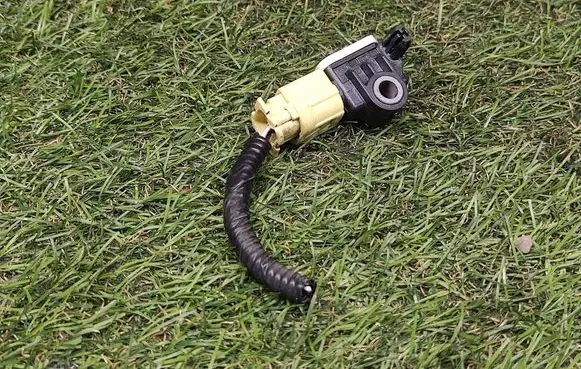 Nissan Leaf I (ZE0) Airbag deployment crash/impact sensor 985813JA0A 140402102
