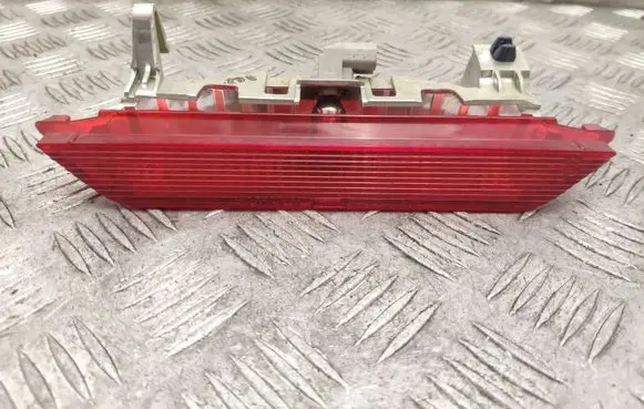 Toyota Yaris Third/center stoplight 52008