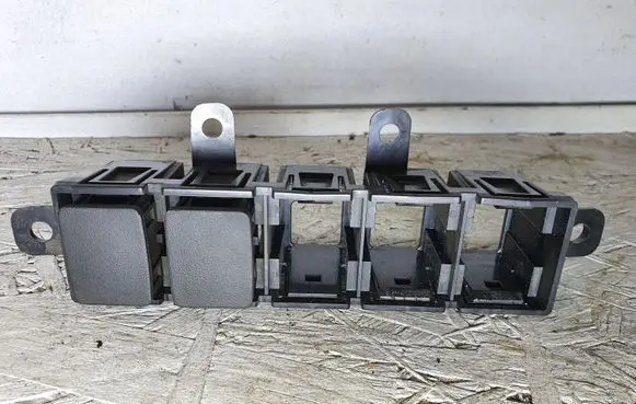Nissan Pulsar Other switches/knobs/shifts 689TU3ZL0A