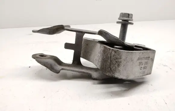 Mercedes-Benz Vito Viano W447 Engine mount bracket A4472400010 ZCS005