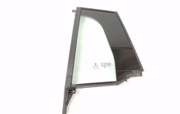 Infiniti Q30 Rear vent window glass 822215DA0A