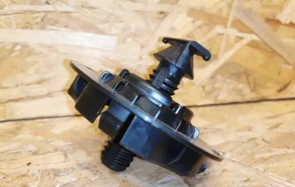 Opel Corsa F Spare wheel bolt 9816031680