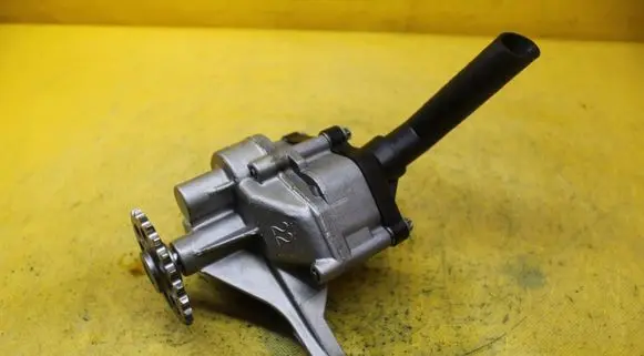 Mercedes-Benz Vito Viano W638 Oil pump 