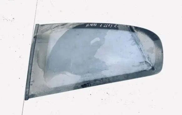 Nissan Almera N16 Rear side window