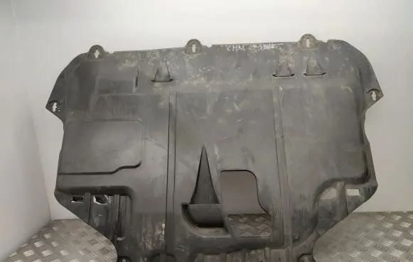 Ford Focus C-MAX Engine splash shield/under tray