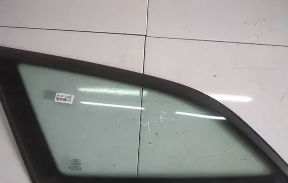 Ford Mondeo MK IV Rear side window AS2