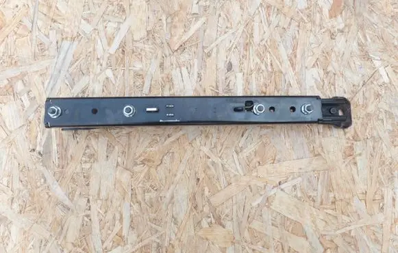 Hyundai i30 Front driver seat rail 5CL23538