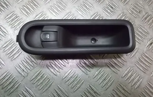 Renault Twingo II Quarter vent window switch 8200356517B