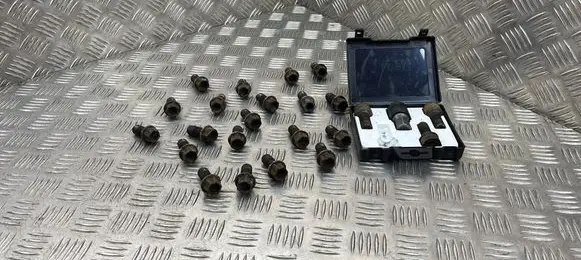 Mercedes-Benz E W212 Nuts/bolts 