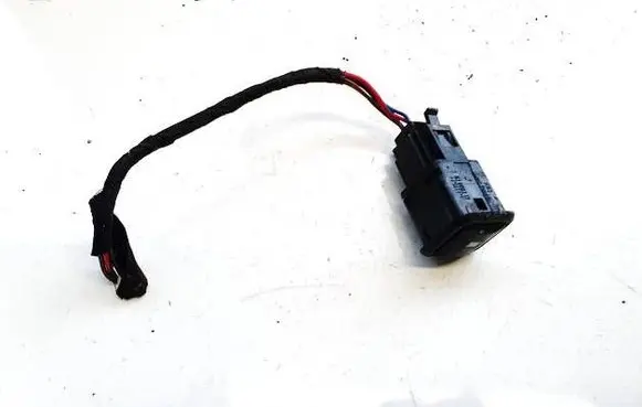 Volkswagen Golf IV Fuel tank opening switch 3B0959833A