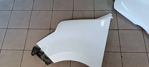Nissan NV400 Fender 