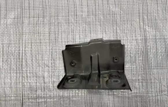Renault Kangoo II Fender mounting bracket 663505305R
