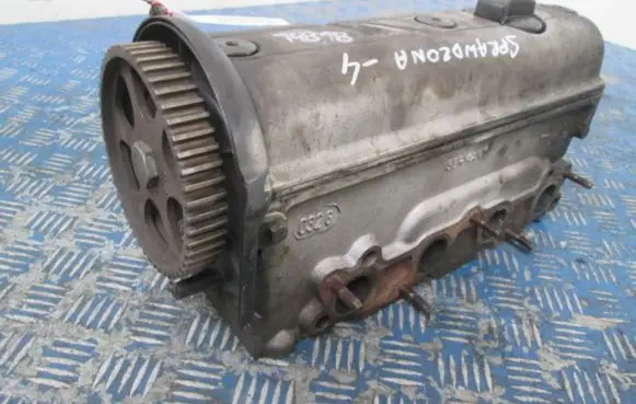 Volkswagen Golf III Engine head 0321103373G