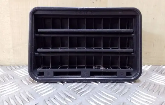 BMW X5 E53 Quarter panel pressure vent 64228377280 8377280