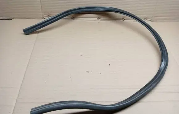 Volkswagen PASSAT B7 Engine compartment rubber 3C0823723