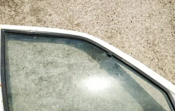 Renault 19 Front door window glass four-door