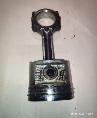 Nissan Navara D22 Piston with connecting rod