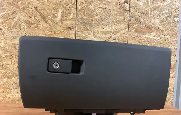 Volvo V70 Glove box 30676278