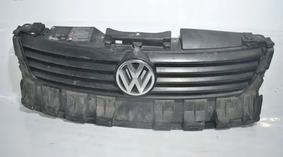 Volkswagen PASSAT B5 Front bumper 3B0807231