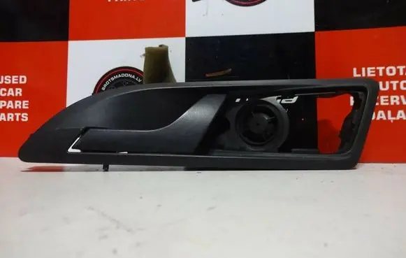 Skoda Octavia Mk2 (1Z) Rear door interior handle 1Z0837247