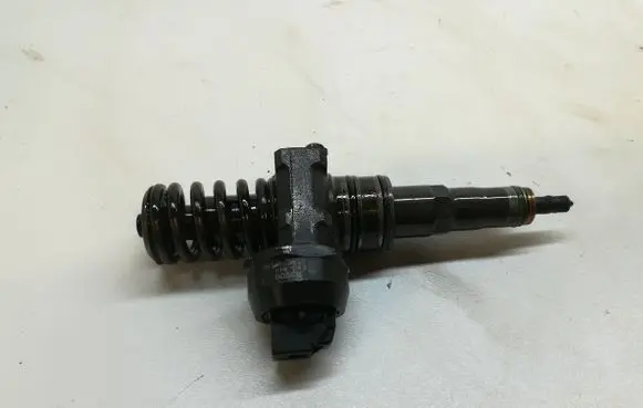 Skoda Octavia Mk2 (1Z) Fuel injector 038130073BN